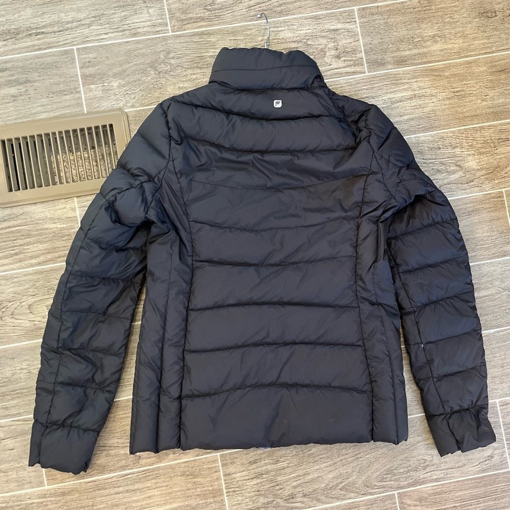𝅺Fabletics  jacket. Size medium. Brand new condition. Black/blue. Zip up. - Picture 15 of 16